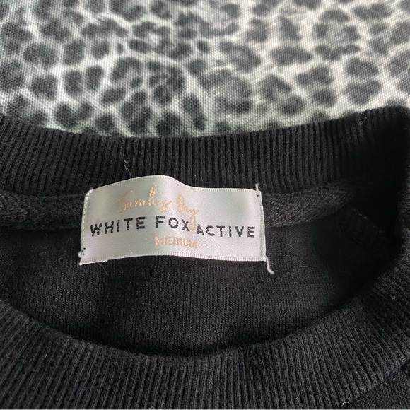 White Fox Active X Sarah’s Day Sweatshirt Black Pink White Chevron Size Medium - Picture 6 of 9